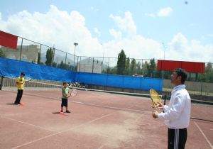 Tenis yaygınlaştırılıyor